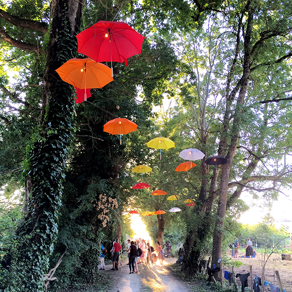 Installation artistique éphémère à Bignac, à l’occasion des Sarabandes 2015. Installation artistique éphémère à Bignac, à l’occasion des Sarabandes 2015.