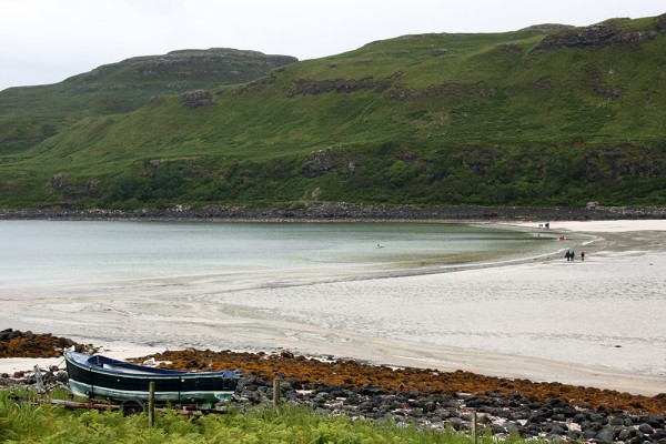 Une plage de sable blanc sur l'Île de Mull en Ecosse. - Blog Le Bar à Voyages