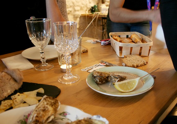 Huîtres et grillons charentais : les instagrameurs sont bichonnés au resto l'Arty Show à Cognac