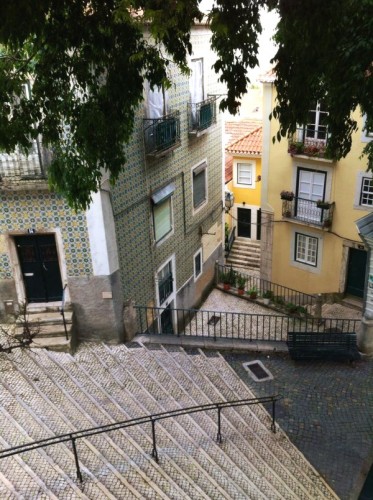 Escaliers Alfama Lisbonne - blog Bar a? Voyages