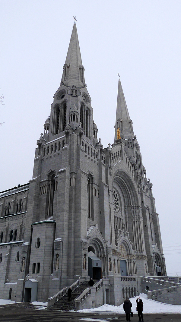 La Basilique Saint-Anne de Beaupré sur la route de Charlevoix à Québec