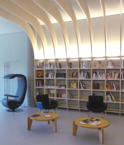 Salle de lecture de la Cité du Vin Bordeaux - blog Bar à Voyages