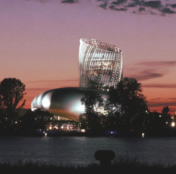 Cité du Vin de nuit - Bordeaux - blog Bar à Voyages