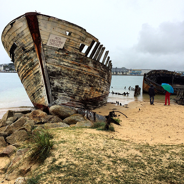 Cimetière de bateaux au Magouer ©Magali Renard / Le Bar à Voyages