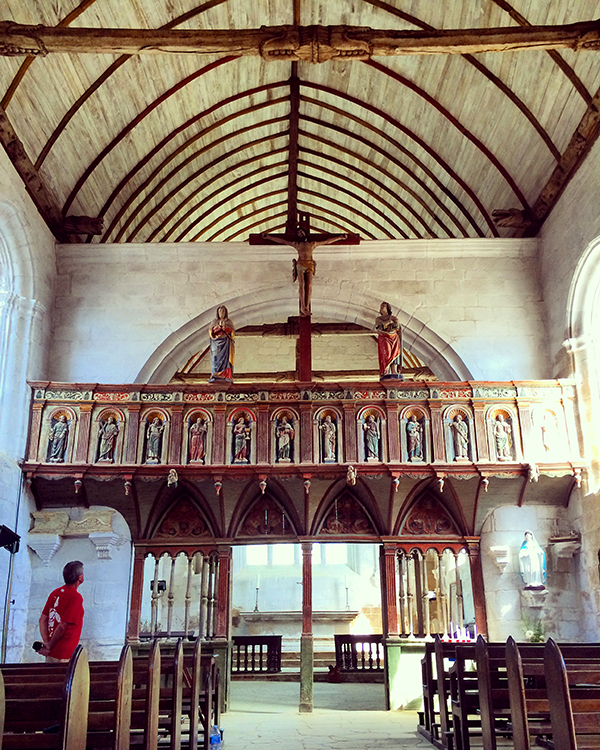 Le fameux jubé de l'église Saint-Avoye sur la commune de Pluneret dans le Morbihan ©Magali Renard / Le Bar à Voyages