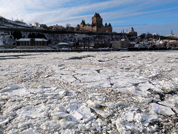 La vieille ville semble surgir des glaces du Saint-Laurent ©Franck/Le Bar à Voyages
