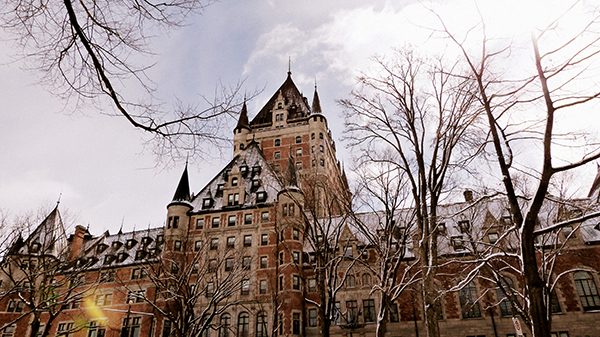 Douces lumières d'hiver sur la façade du Château de Frontenac ©Franck/Le Bar à Voyages