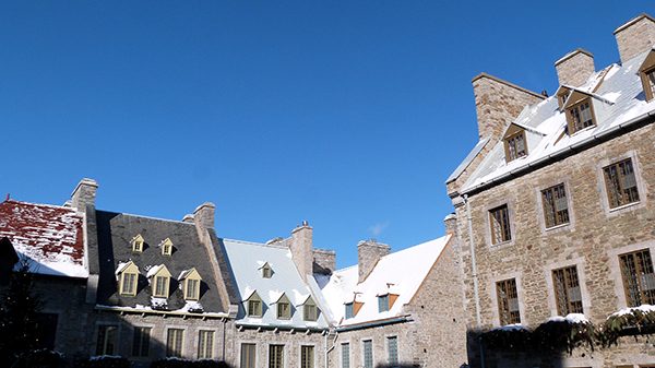 Les toits du Vieux Québec sous le soleil hivernal ©Franck/Le Bar à Voyages