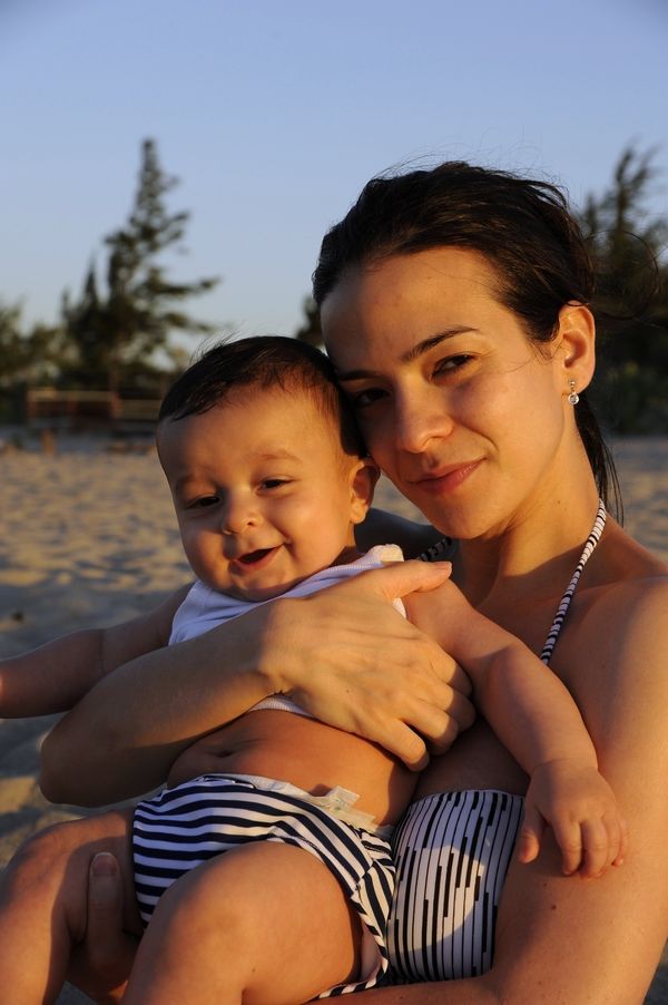 Belisa et Marco dans la lumière de fin de journée sur la plage de Barra Grande ©Felipe Mendes