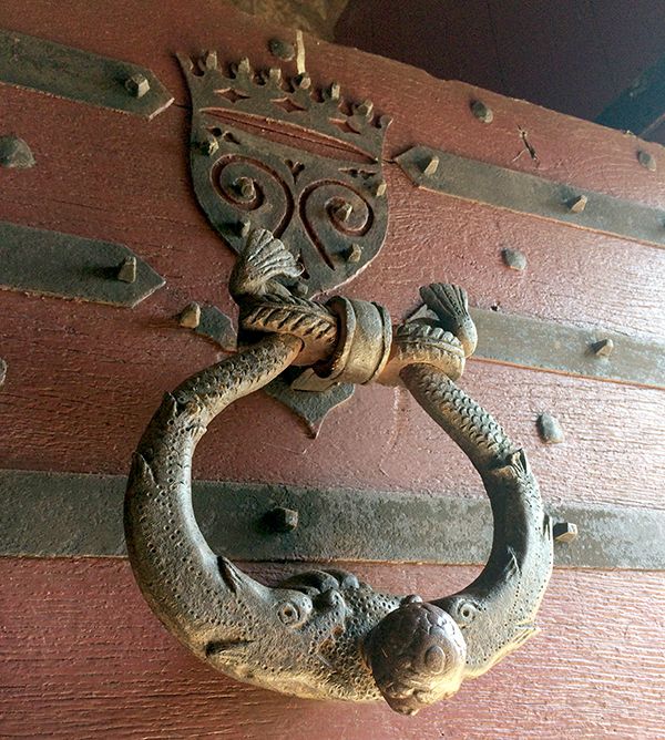 Joli heurtoir au château de Castelnau-Bretenoux