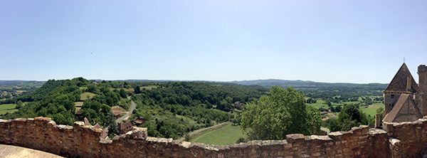 Vue panoramique depuis la terrasse du château de Castelnau-Bretenoux
